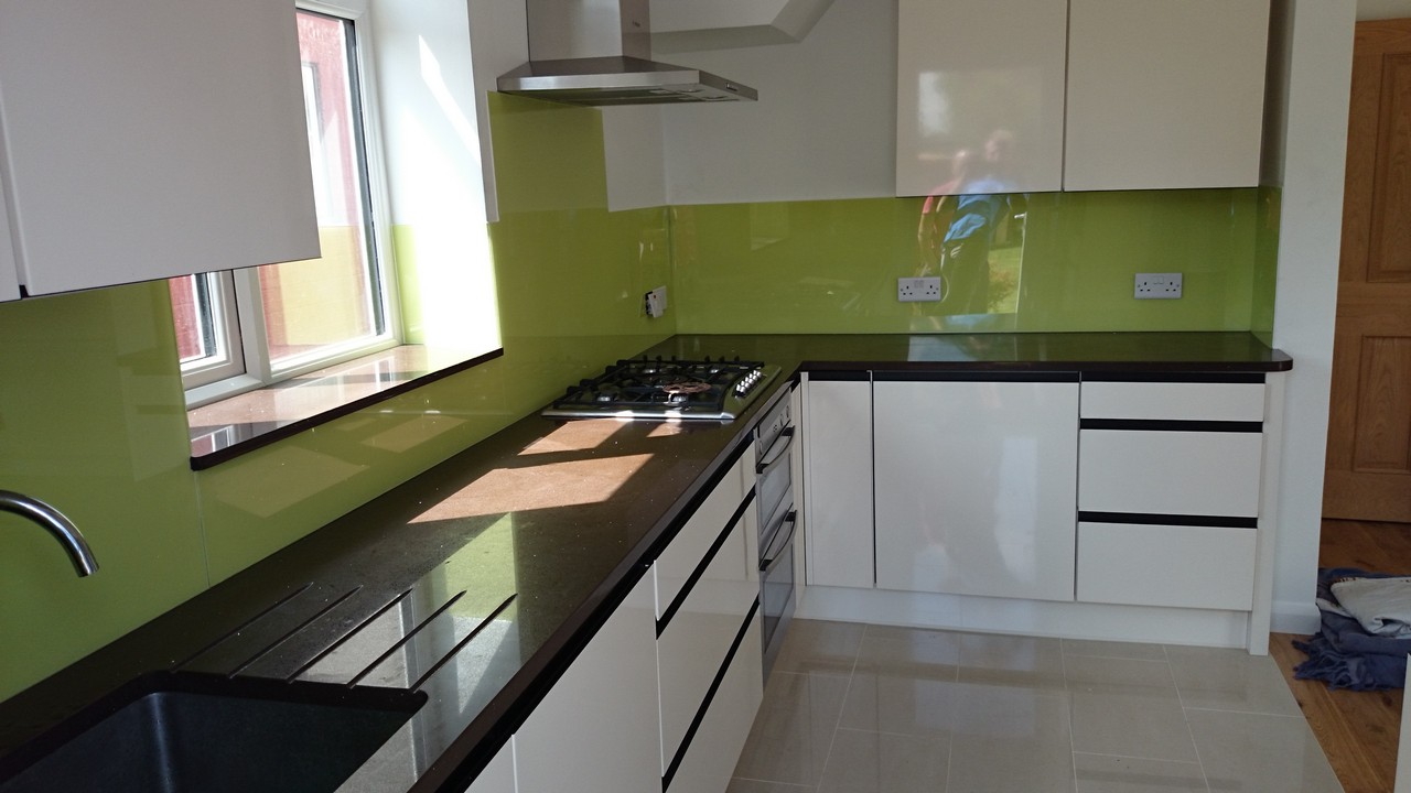 Lime green glass kitchen splashback installed by Didcot glaziers