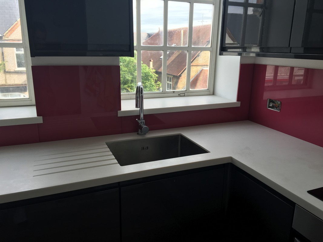 Deep plum coloured glass splashback in modern Didcot kitchen